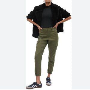 Gap Girlfriend Cargo Jogger Army Green 8 Petite NWT
